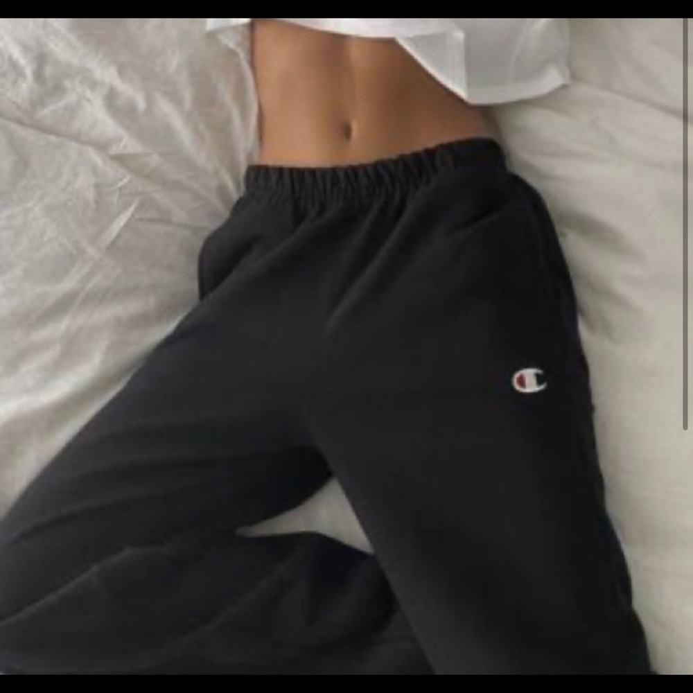 THIS IS A COPY DONT BUY Xs/s champion black sweats